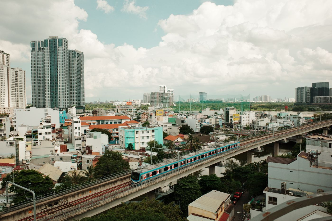 মেট্রোতে বদলে যাচ্ছে অফিসযাত্রা
